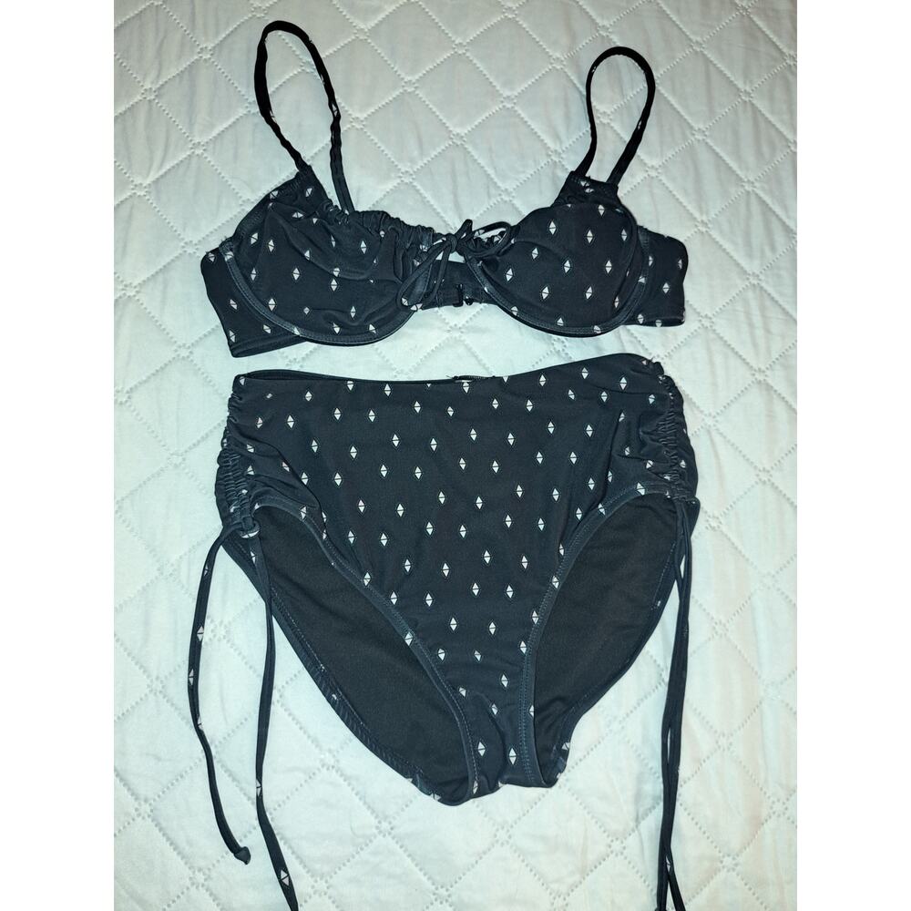 Women's Black and White Old Navy Bikini Top and Bottom Size Small